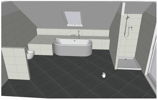 Badewanne in der Mitte, Dusche rechts, dunkle Bodenfliesen, Fenster über der Badewanne.