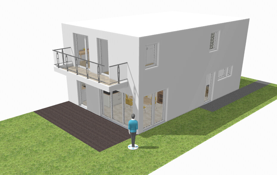 Moderne weiße Villa mit Glasfront, Holzterrasse, Balkon und einem stehenden Menschen davor.