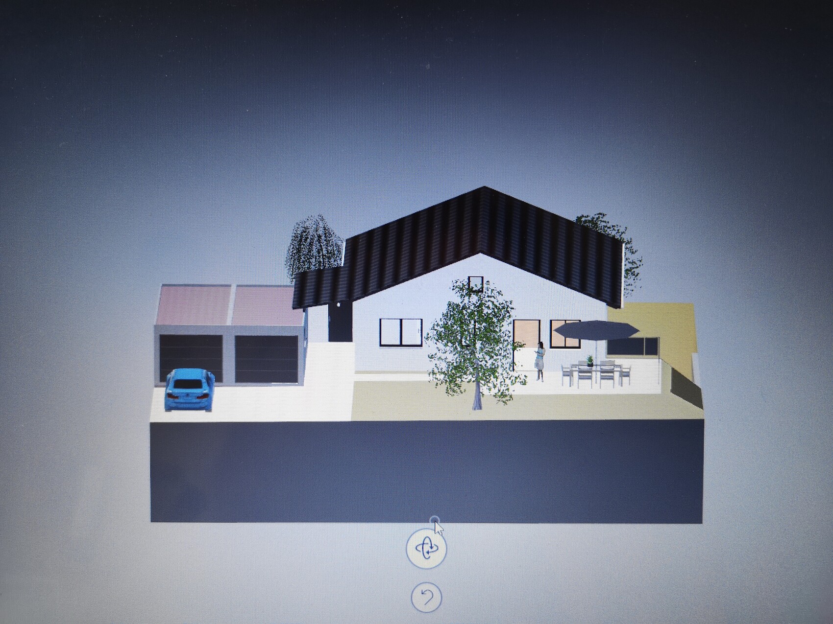 Moderne Villa mit schwarzem Satteldach, Garage links, blaues Auto, Baum und Terrasse mit Sonnenschirm