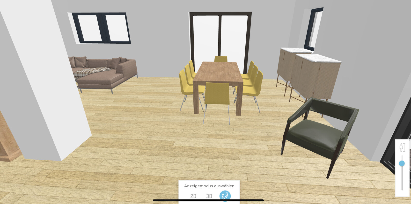 Wohnzimmer-ähnlicher Raum: Esstisch aus Holz mit gelben Stühlen, Sofa, Sideboard, Fenster