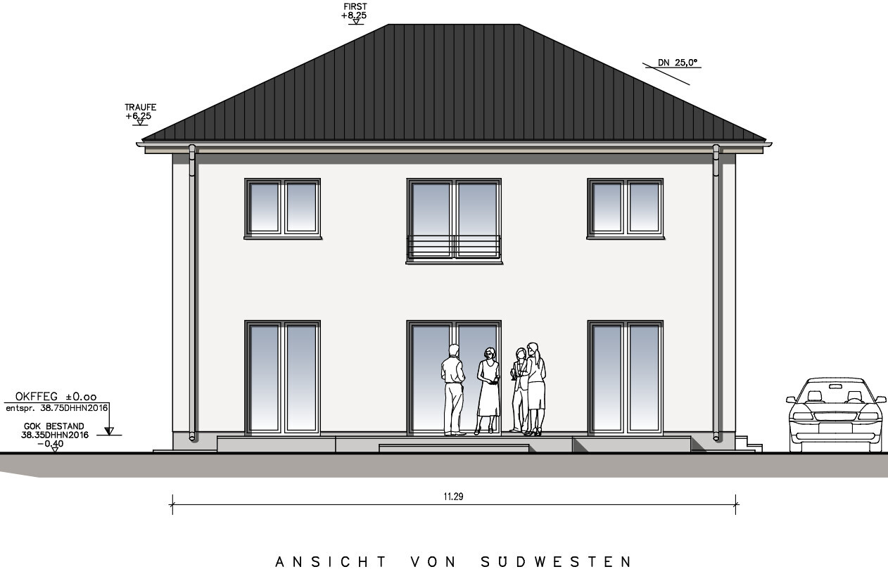 Zweigeschossiges Wohnhaus mit Satteldach, Fensterfronten, Gruppe Menschen vor Eingang; Auto rechts.