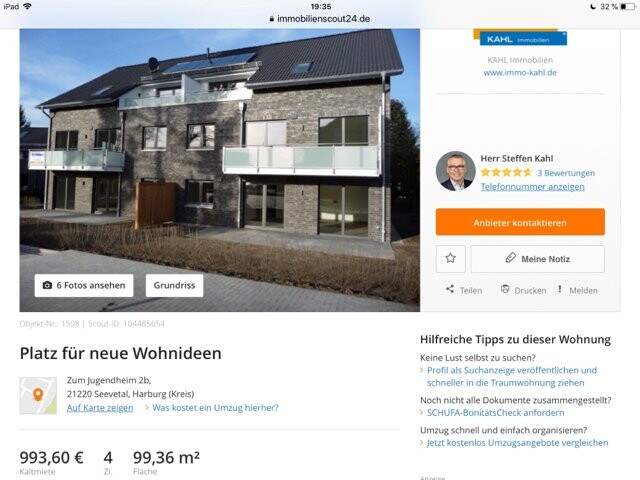Modernes zweistöckiges Wohnhaus mit grauer Steinfassade und Glasbalkonen