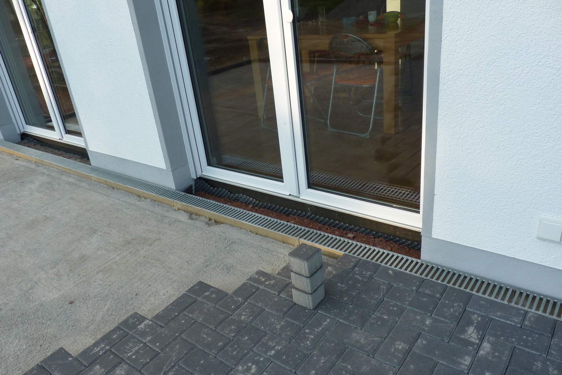 moderne-glas-tuer-draußen-terrasse.jpg