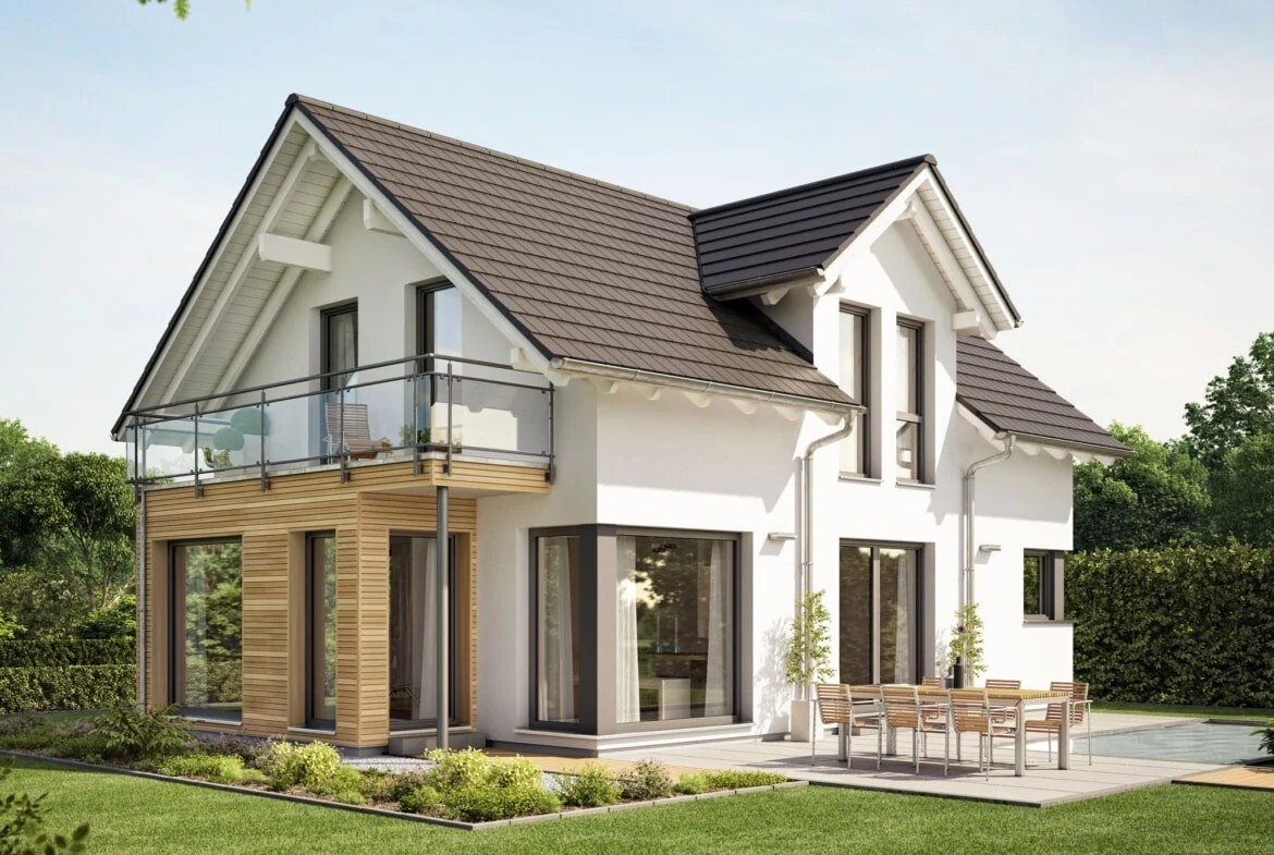Modernes zweistöckiges Haus mit Balkon, Glasgeländer, Holzelementen und Gartenterrasse.