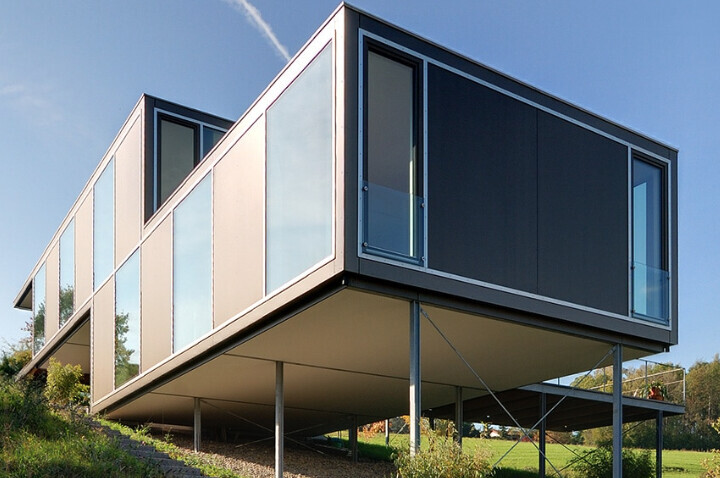 moderne-hausansicht-exterieur-glasfassade-stahlkonstruktion.jpg