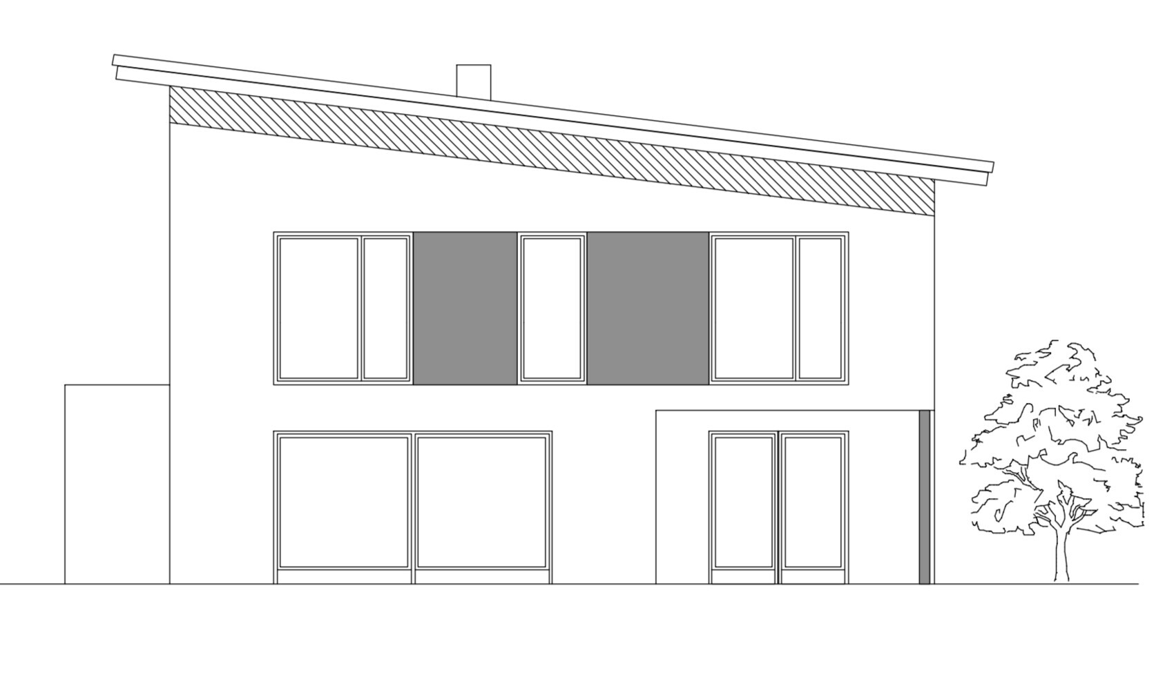 Moderne zweigeschossige Hausfassade mit schrägem Dach, großen Fenstern und rechts stehender Baum.