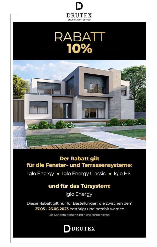 Moderne zweistöckige Hausfassade mit Garten; Drutex 10% Rabatt-Werbung.