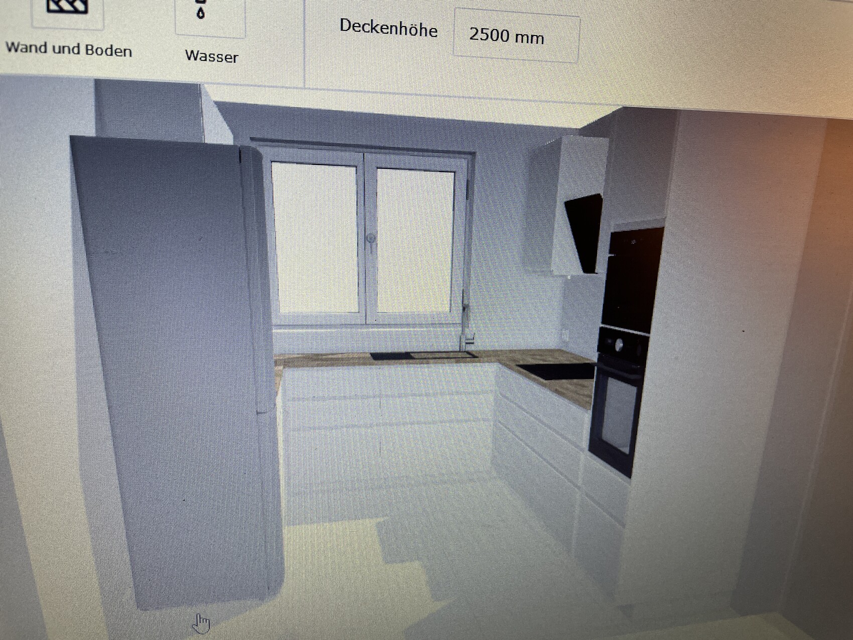 Moderne weiße Küche: Spüle unter Fenster, Kochfeld, Backofen und Dunstabzug.