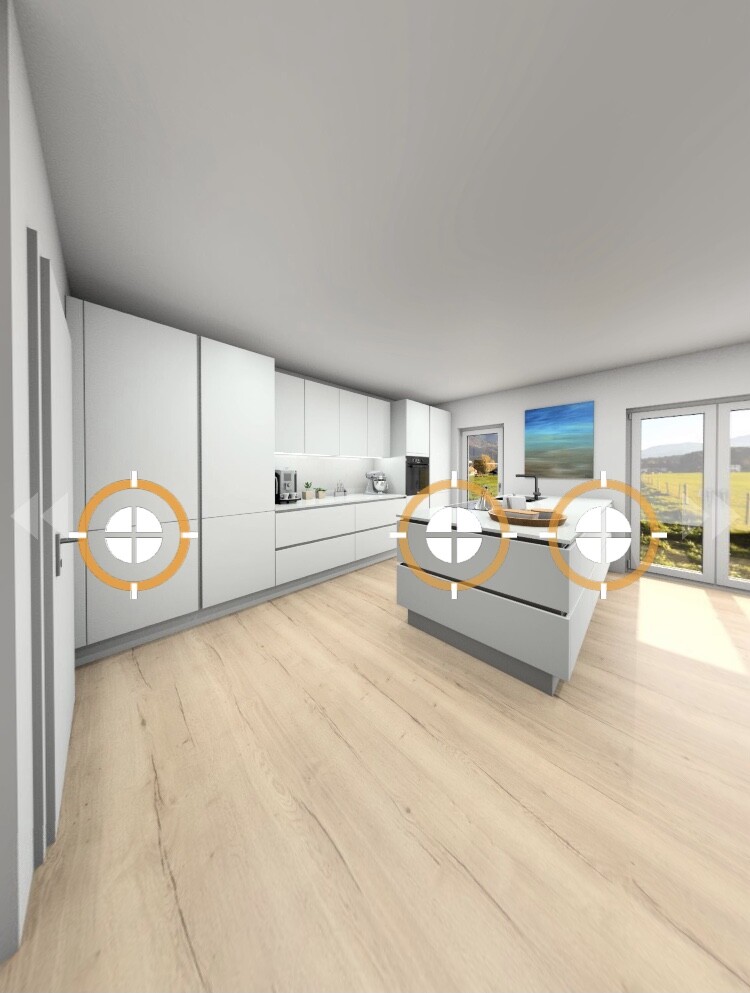 Moderne weiße Küche mit Insel, viel Licht durch Fensterfronten, Holzboden; drei orange Kreise.