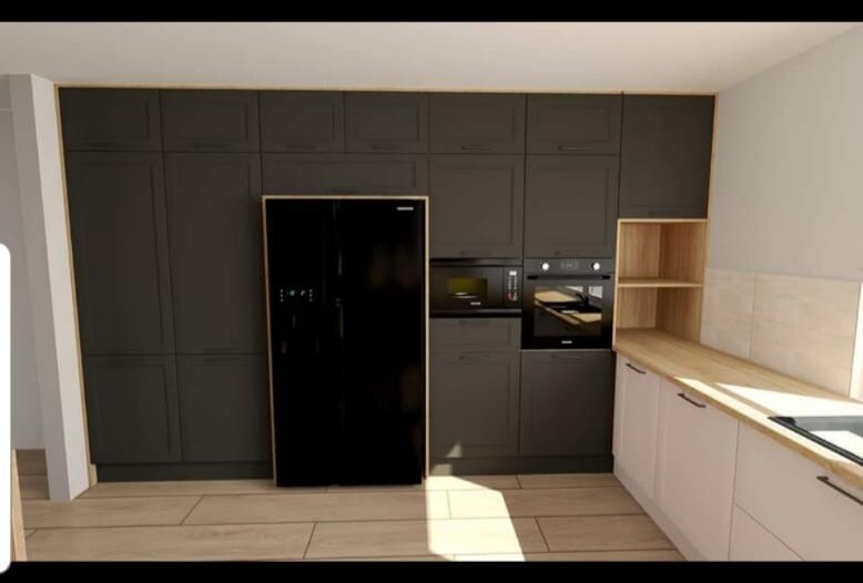 Moderne Küche mit dunklen Schränken, schwarzem Kühlschrank, Backofen und Mikrowelle.