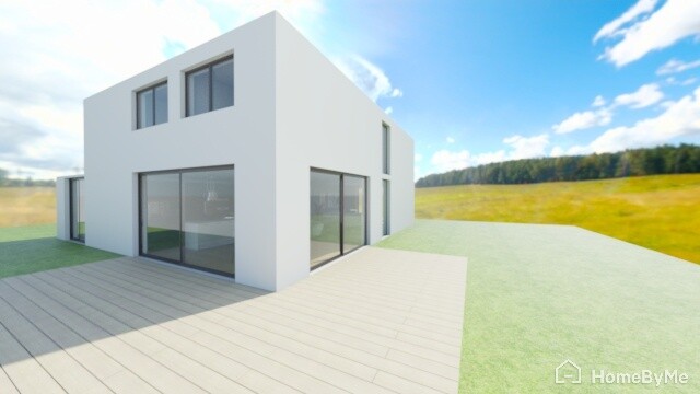 Moderne weiße Villa mit großen Glasfronten, Holzterrasse und grüner Wiese.