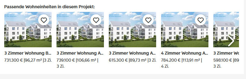 Mehrfamilienhäuser mit grünem Rasen unter blauem Himmel; mehrere Wohnungen im Projekt.