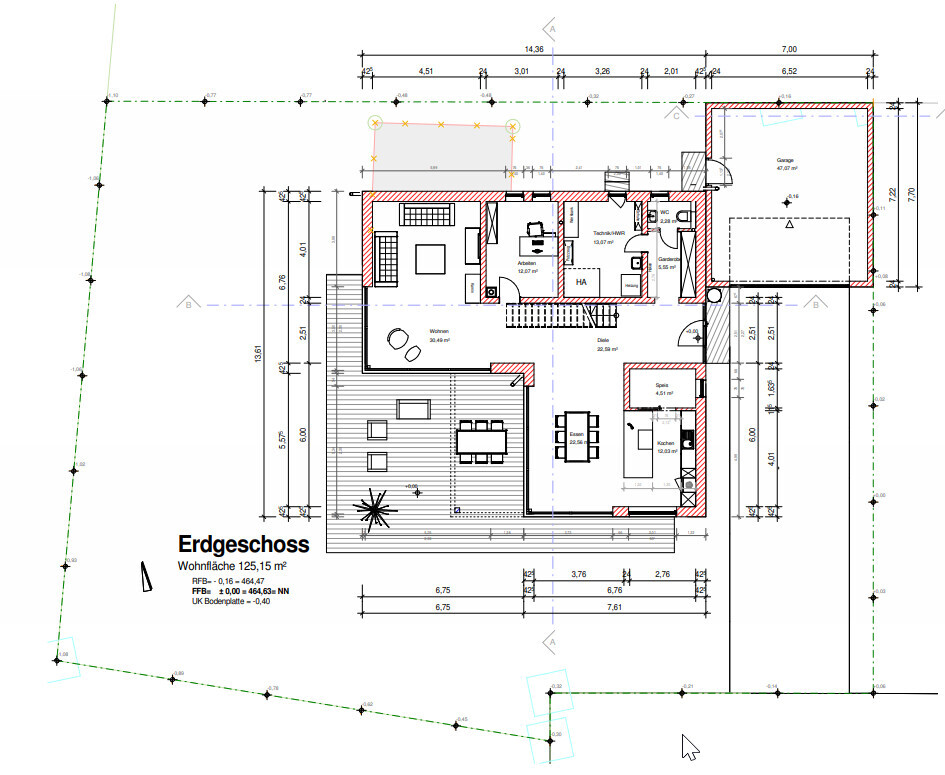 Grundriss Erdgeschoss eines Hauses mit Wohnzimmer, Küche, Essbereich, Garage und Terrasse.