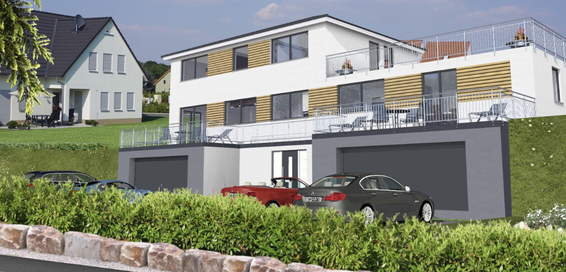 Moderne weiße Villa mit zwei Garagen, Terrassen und geparkten Autos an Hanglage.
