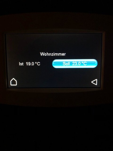 Thermostat im Wohnzimmer: aktuelle 19.0 °C, Soll 23.0 °C, Slider sichtbar
