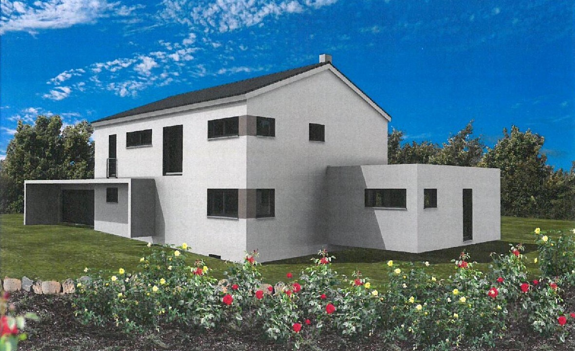 Moderne weiße Villa mit flachen Anbauten, Garten mit Rosen, blauer Himmel.
