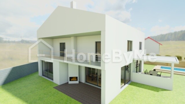 Moderne weiße Villa mit großen Glasfronten, Terrasse und Garten, Pool rechts im Hintergrund.