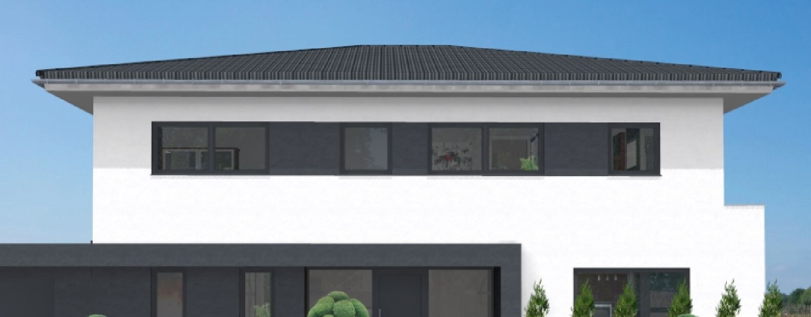 Modernes zweistöckiges Haus mit weißer Fassade, dunkler Eingangsfront, großen Fenstern und blauem Himmel.