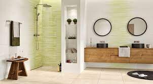 Modernes Badezimmer mit Glasdusche, Doppelwaschbecken und runden Spiegeln