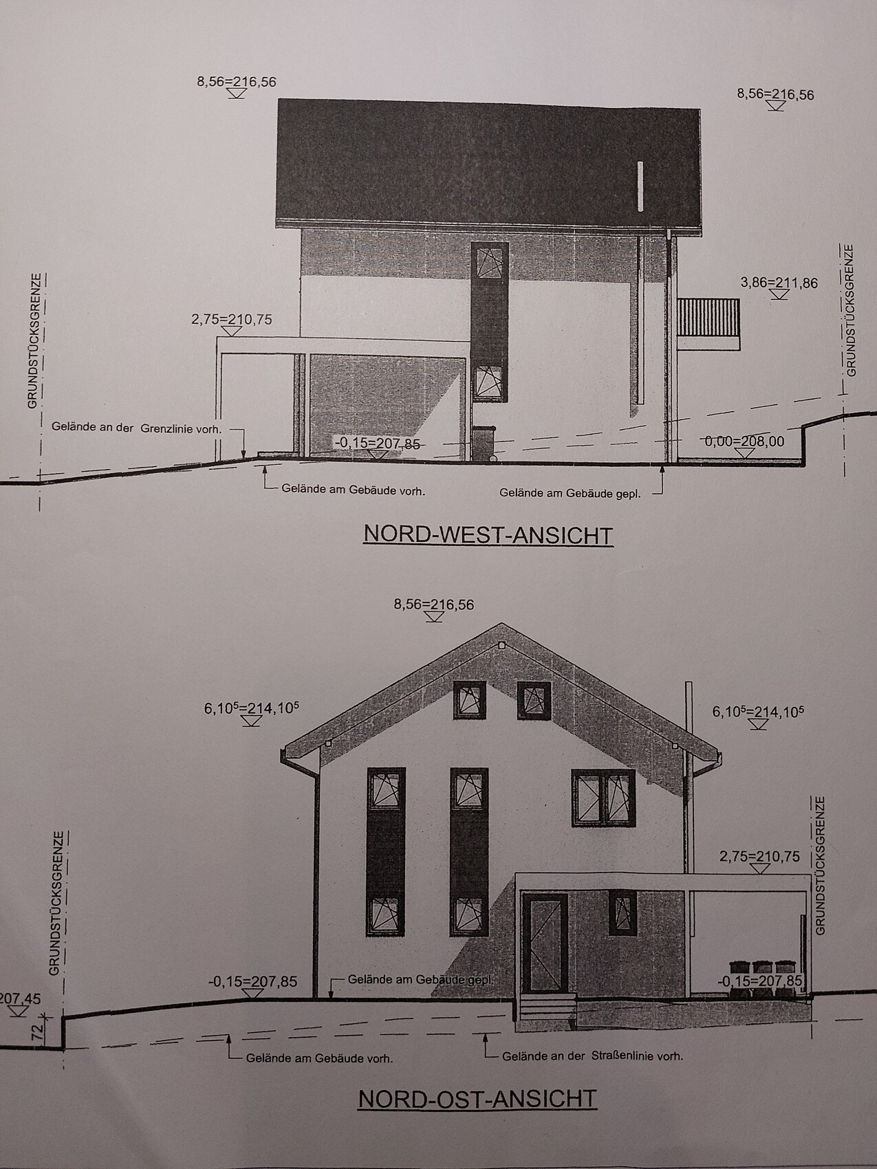 NW-Ansicht: modernes Haus mit Garage; NE-Ansicht: Haus mit Satteldach.