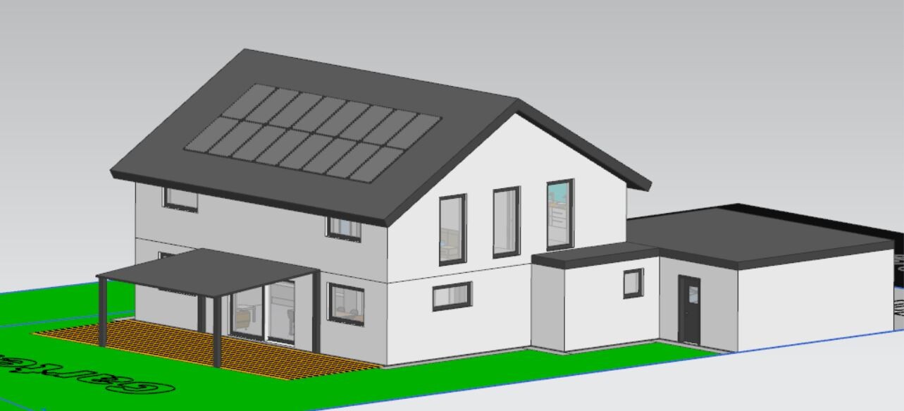 Modernes Zweistöckhaus mit Solarpanelen, überdachter Holzdeck-Terrasse und Grünfläche.