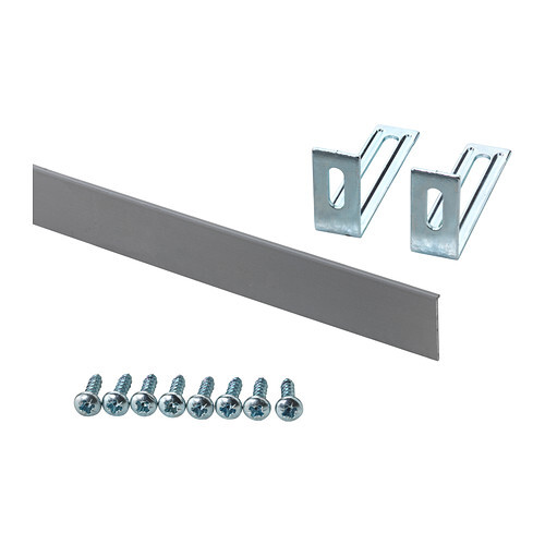 Set aus langer grauer Metallleiste, zwei U-Halterungen und Schrauben.