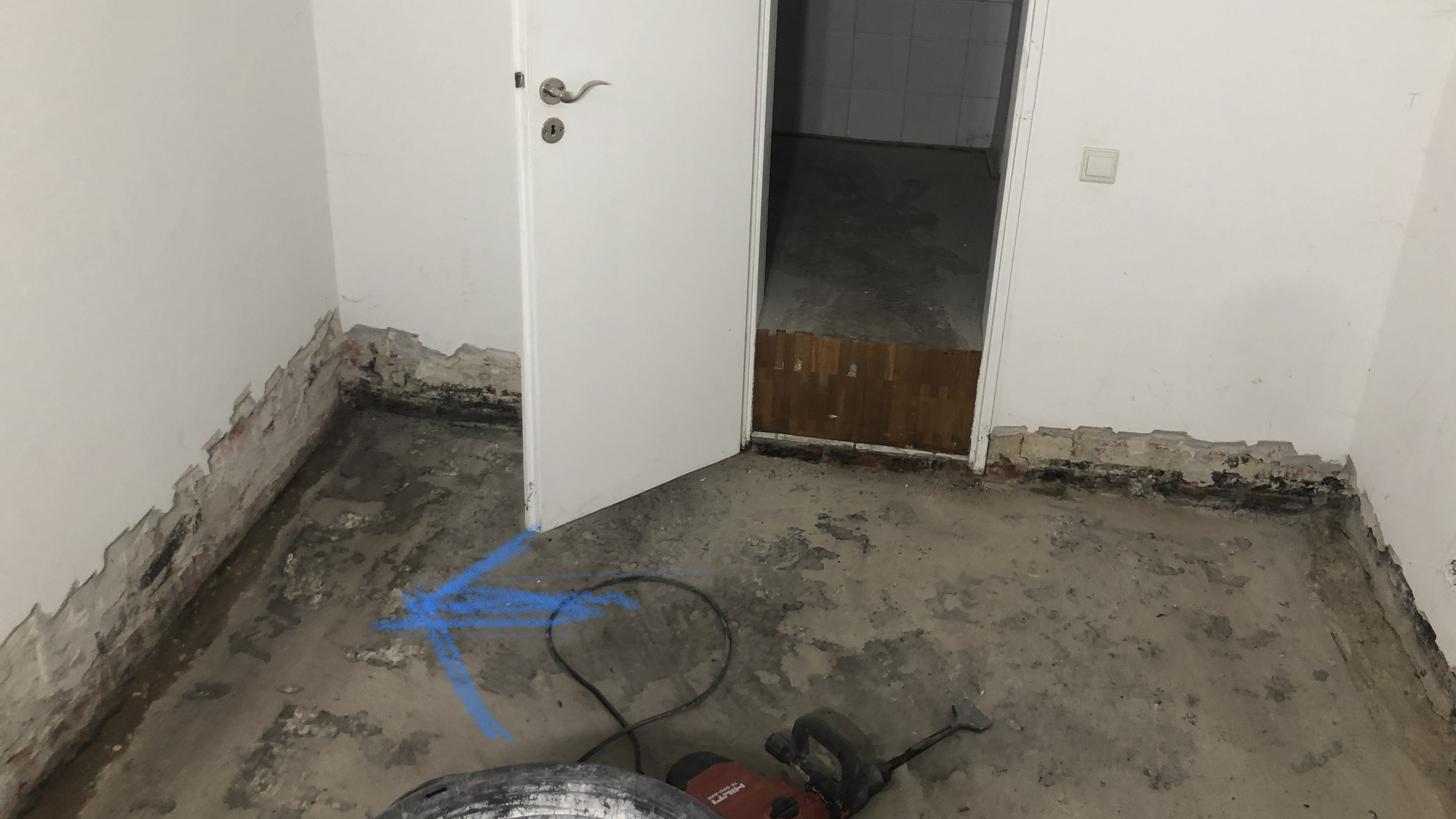 nach-estrich-abbruch-undichte-stelle-im-keller-wie-abdichten-533928-1.jpeg