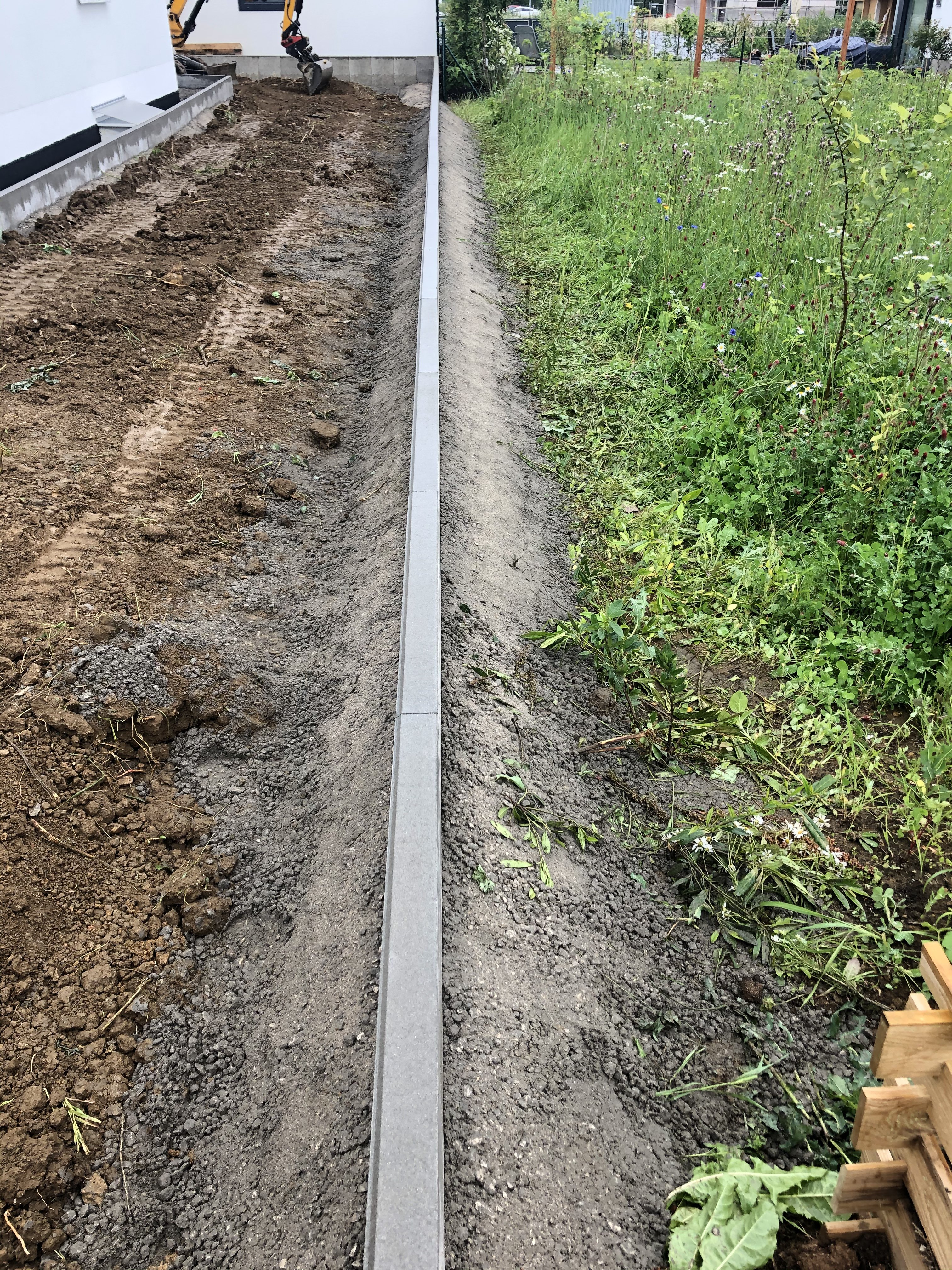 nachbars-betonstuetzen-auf-unserem-grundstueck-417040-2.jpeg
