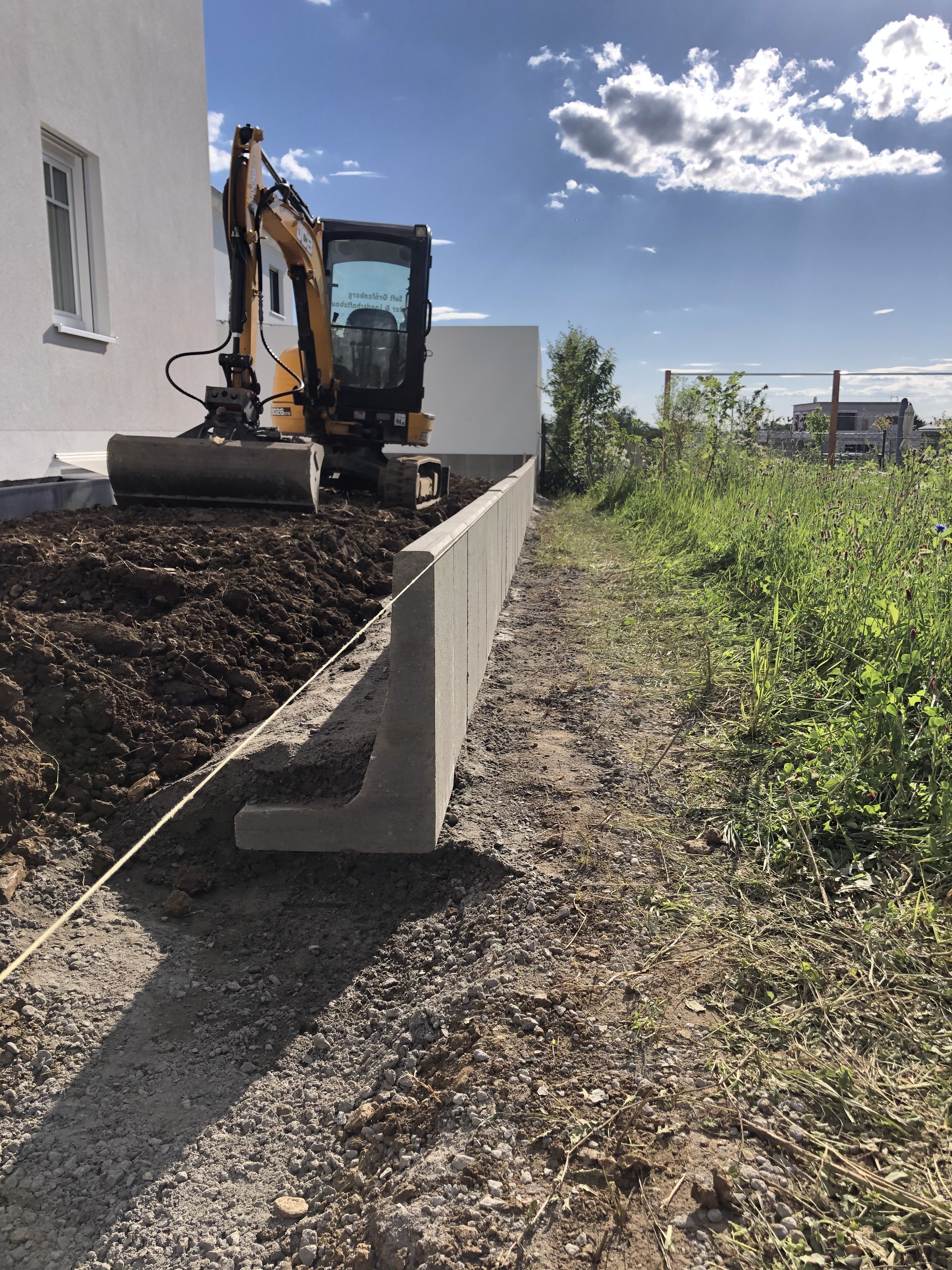 nachbars-betonstuetzen-auf-unserem-grundstueck-417399-1.jpeg