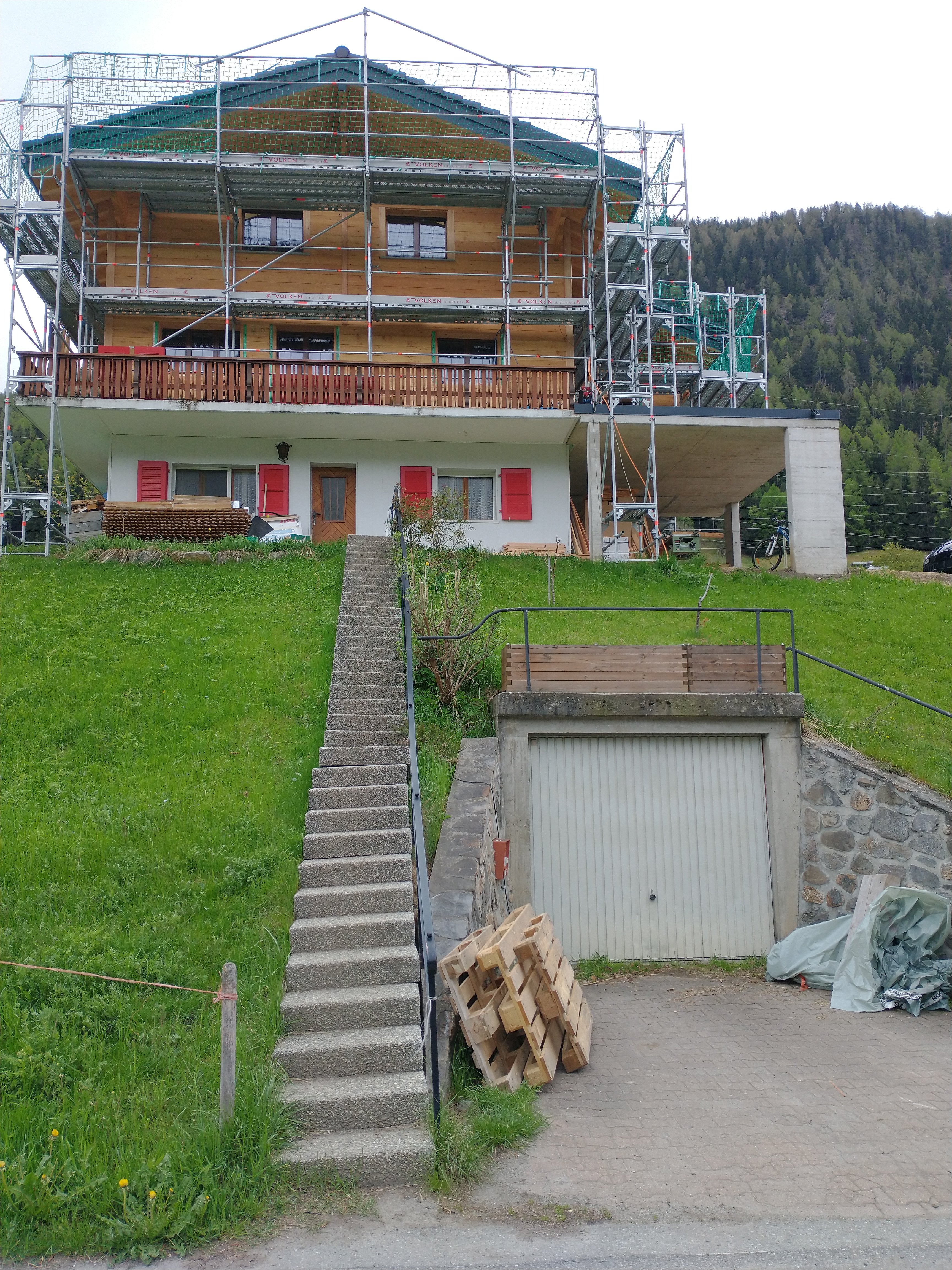 nachtraegliche-errichtung-von-carports-zu-haus-im-hang-577132-1.jpg