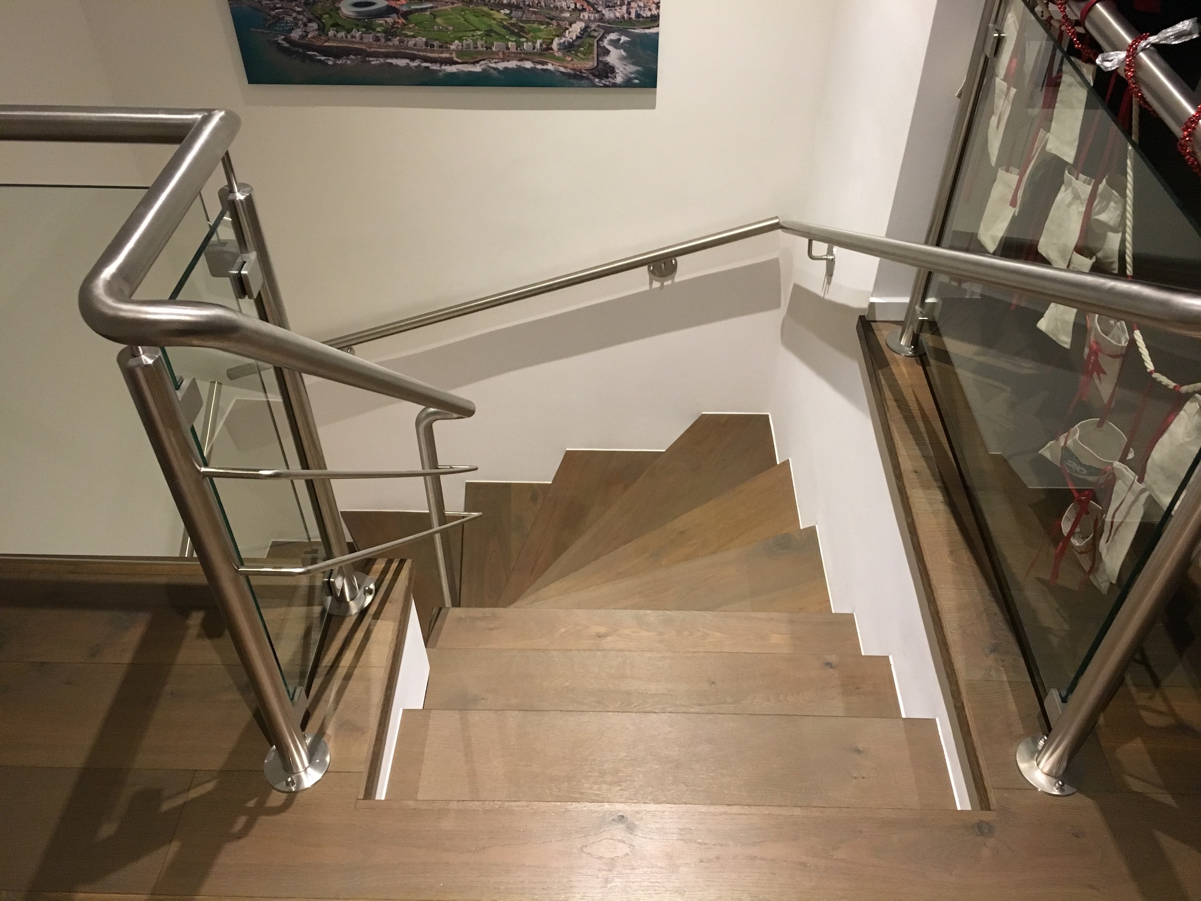 nachtraegliche-kindersicherung-der-treppe-durch-edelstahlstrebe-238533-1.JPG