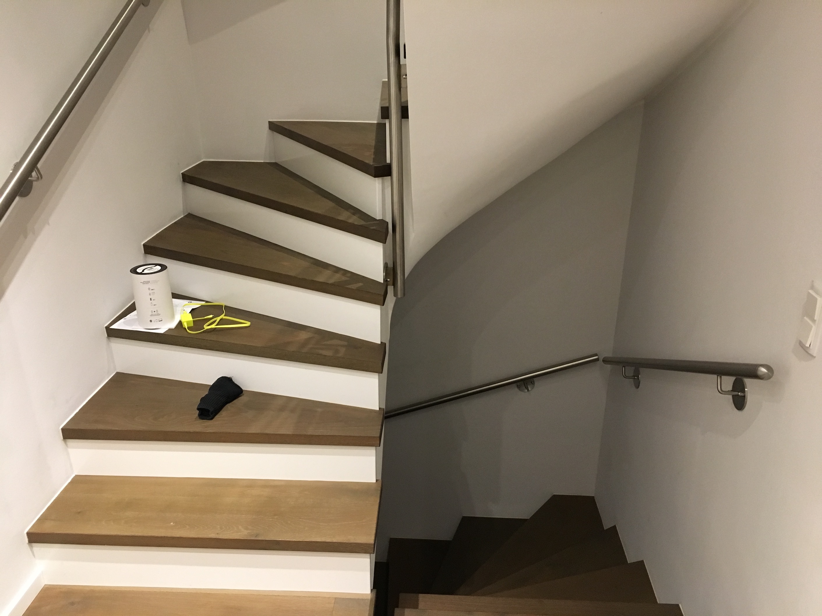 nachtraegliche-kindersicherung-der-treppe-durch-edelstahlstrebe-238533-2.JPG