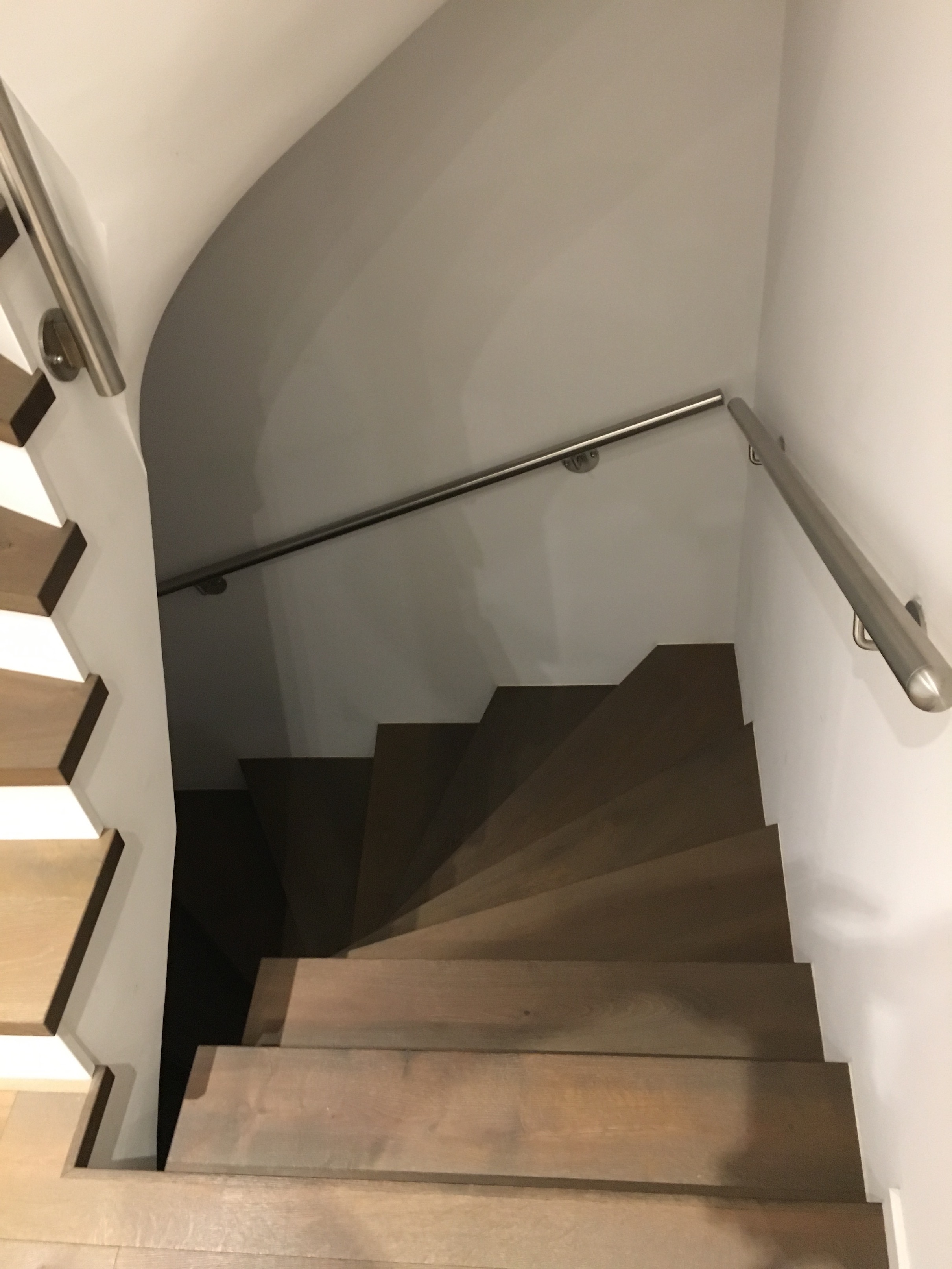 nachtraegliche-kindersicherung-der-treppe-durch-edelstahlstrebe-238533-3.JPG