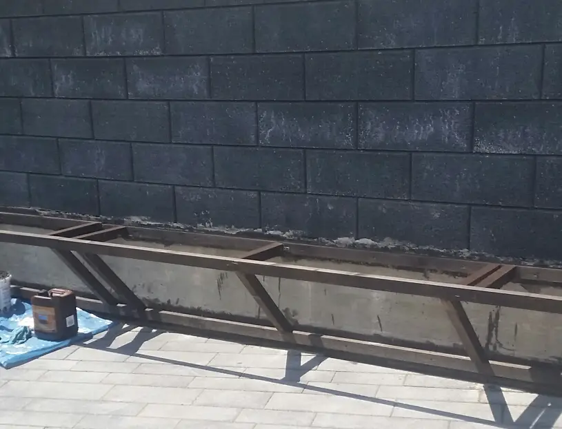 neu-verlegte-terrasse-mit-betonsteinplatten-ist-das-normal-274096-1.jpg