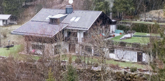 neuanbau-durch-nachbarn-an-grundstuecksgrenze-685973-1.png