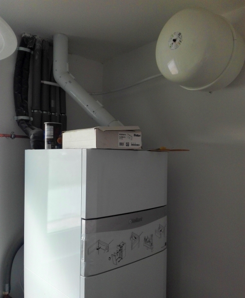 neubau-fussbodenheizung-ungleich-heiss-vaillant-aurocompact-494696-4.jpg