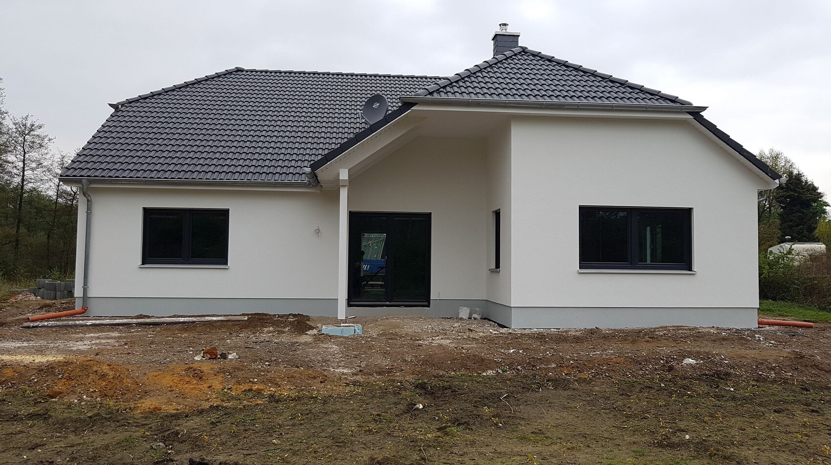 neubau-haus-rohbau-und-fundament.jpe