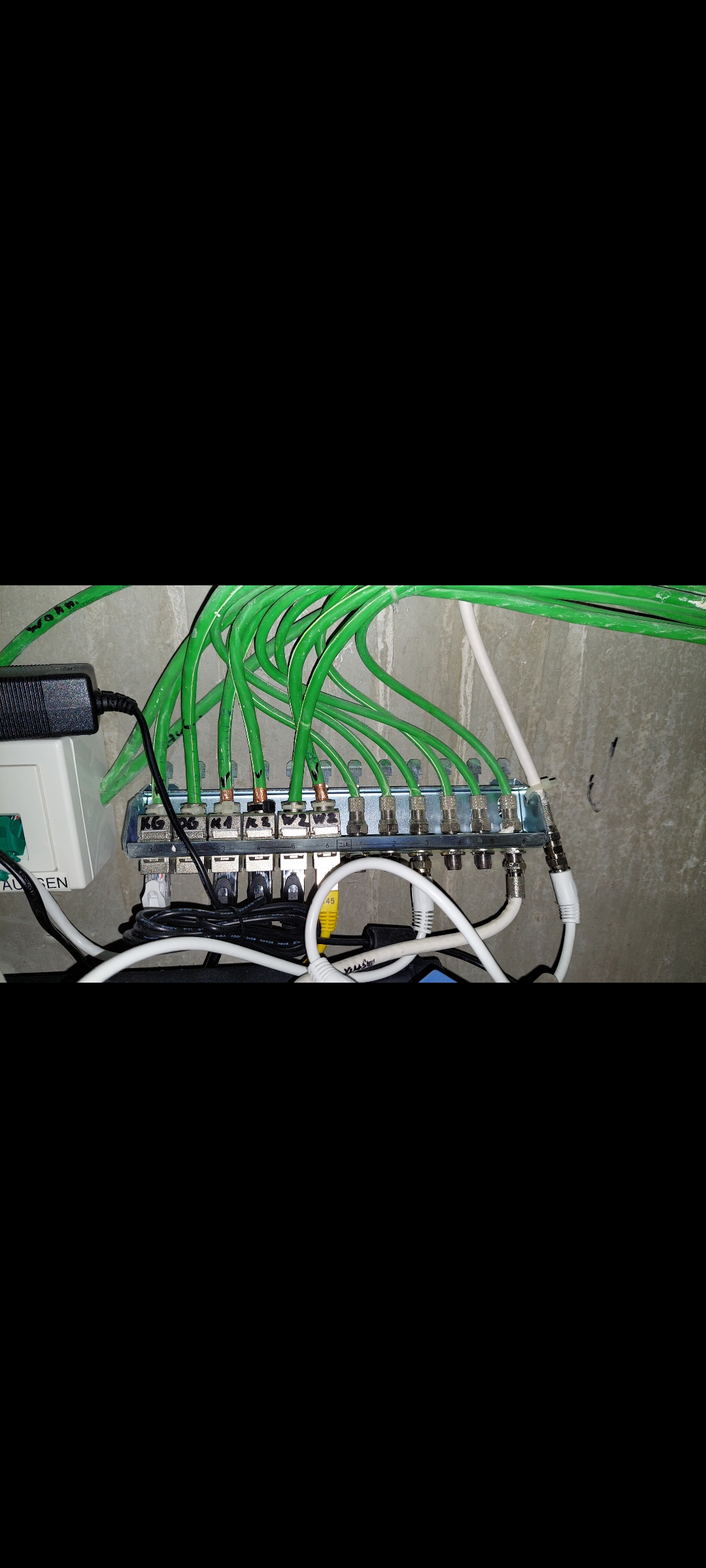 neubau-sat-und-netzwerkverteiler-offen-595925-1.jpg