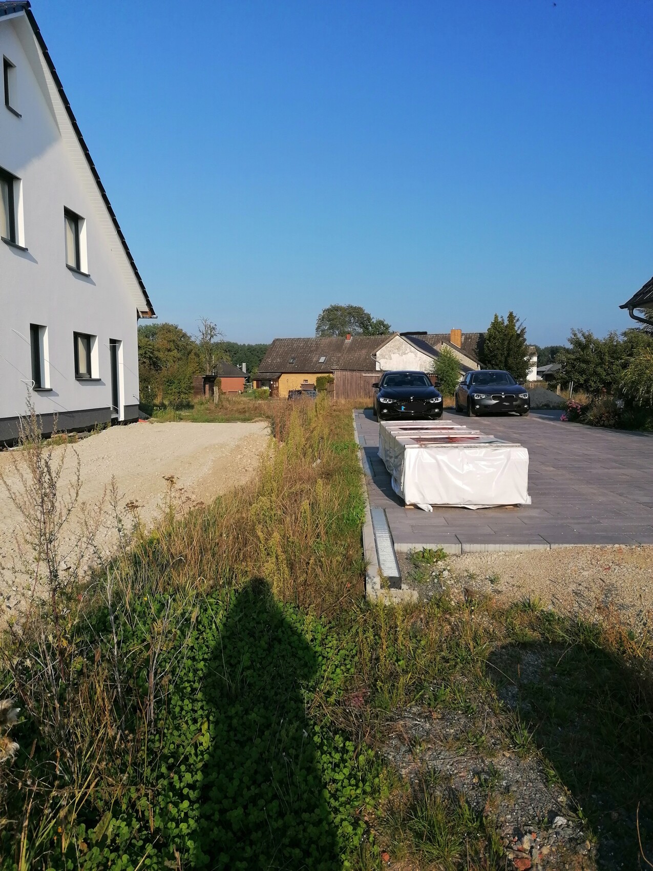 neubau-terrasse-garten-vorplatz-gestaltung.jpg