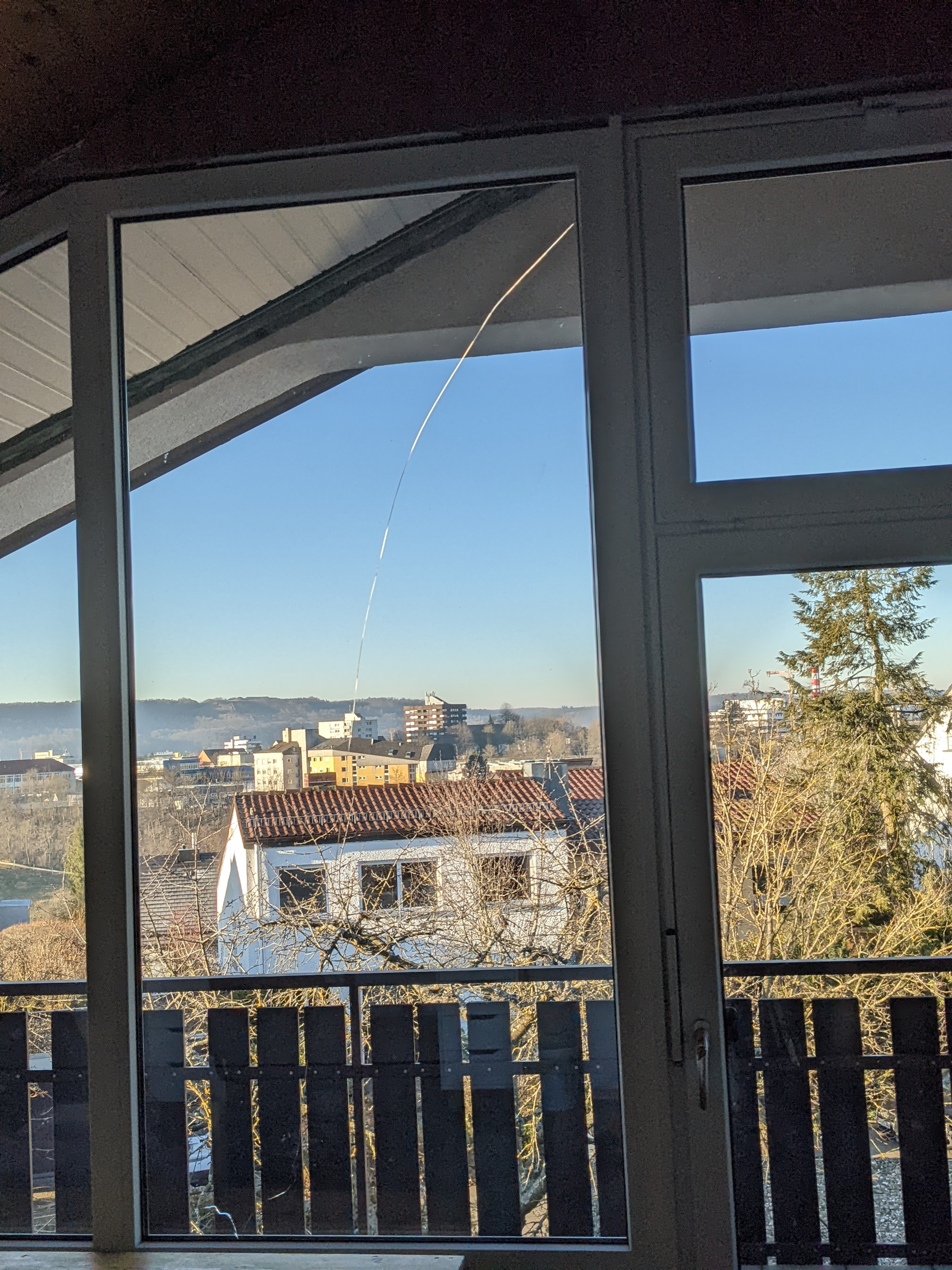 neue-fensterscheibe-gerissen-moegliche-ursachen-563306-2.jpg