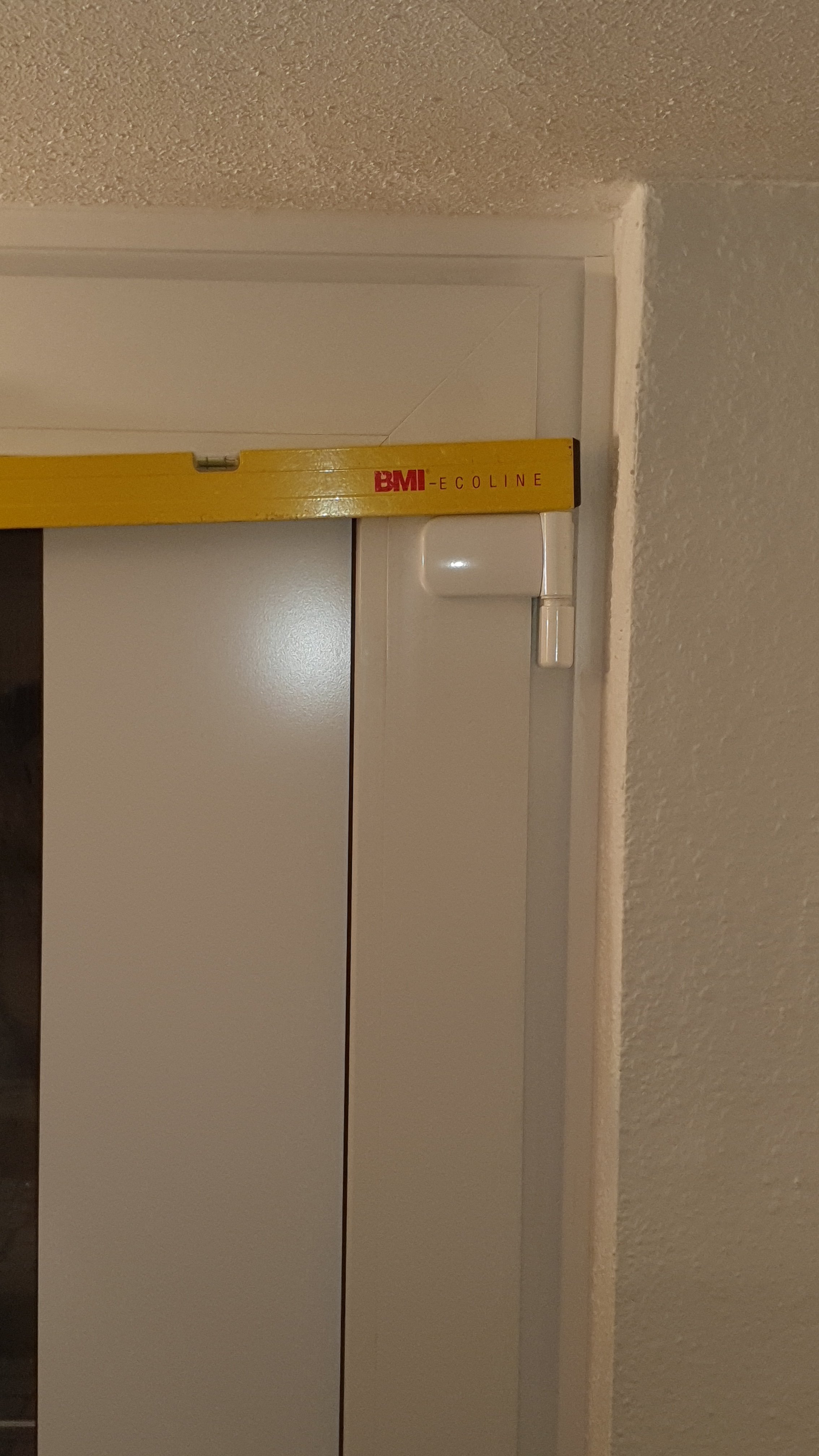 neue-haustuer-aus-kunststoff-verzogen-614310-2.jpg