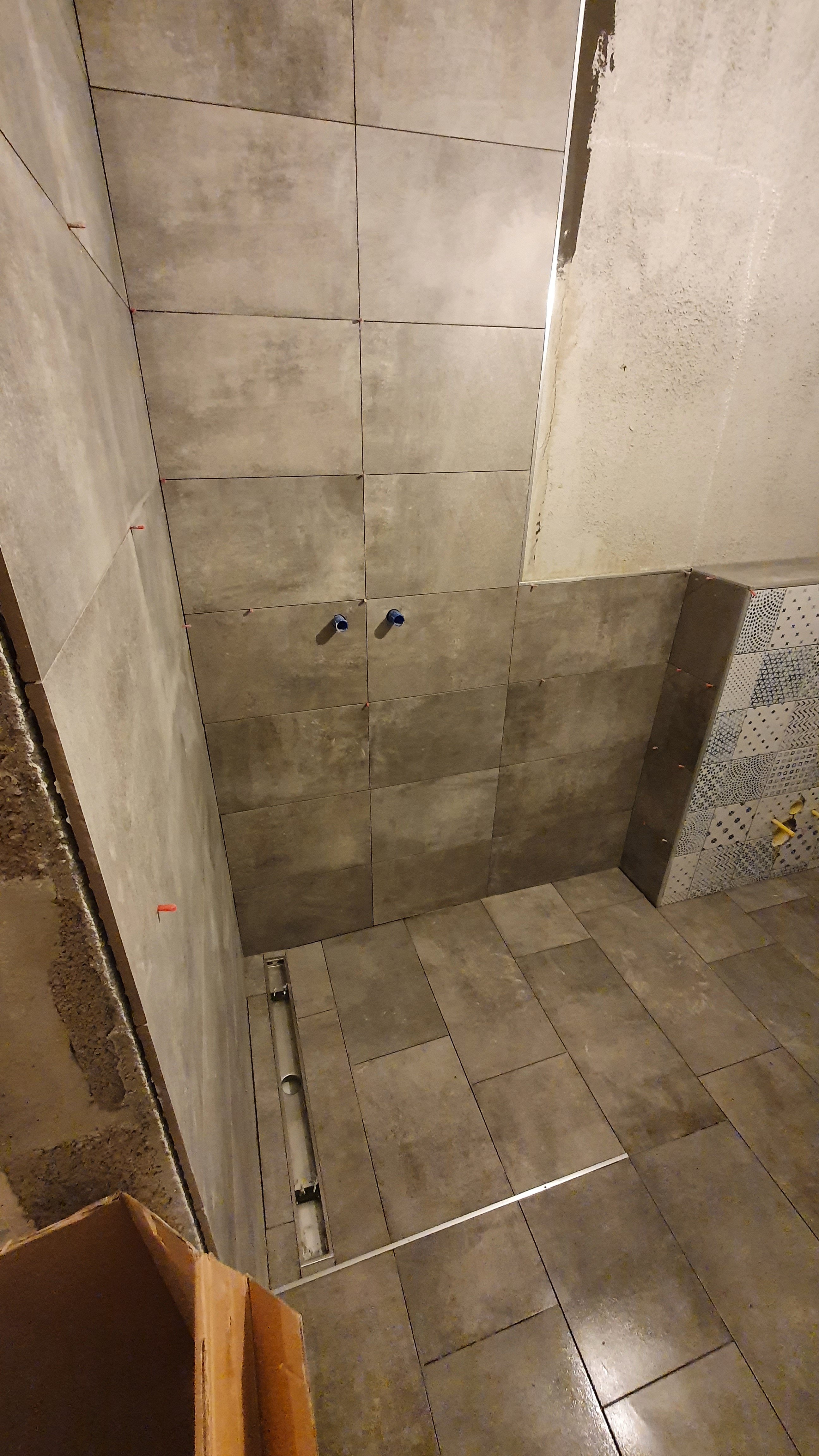 neues-bad-wand-und-boden-fliesen.jpg