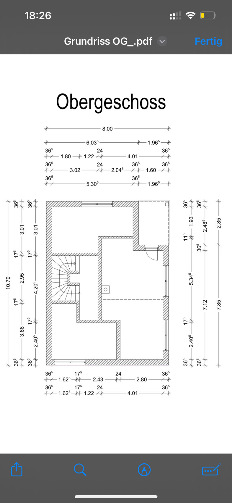 Obergeschoss Grundriss: Innenaufteilung mit Treppe, Türen und Maßangaben.