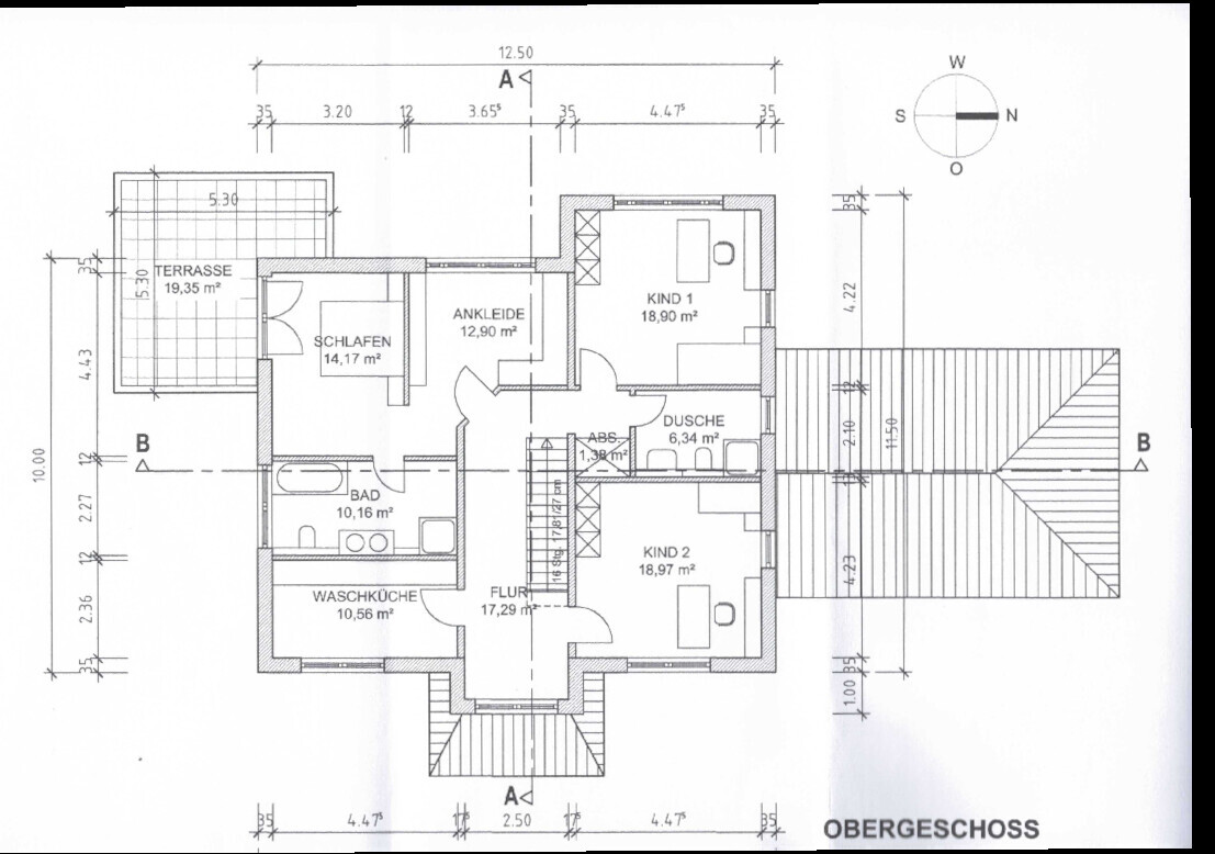 2D Grundriss Obergeschoss mit Schlafzimmer, Bad, Flur und Terrasse