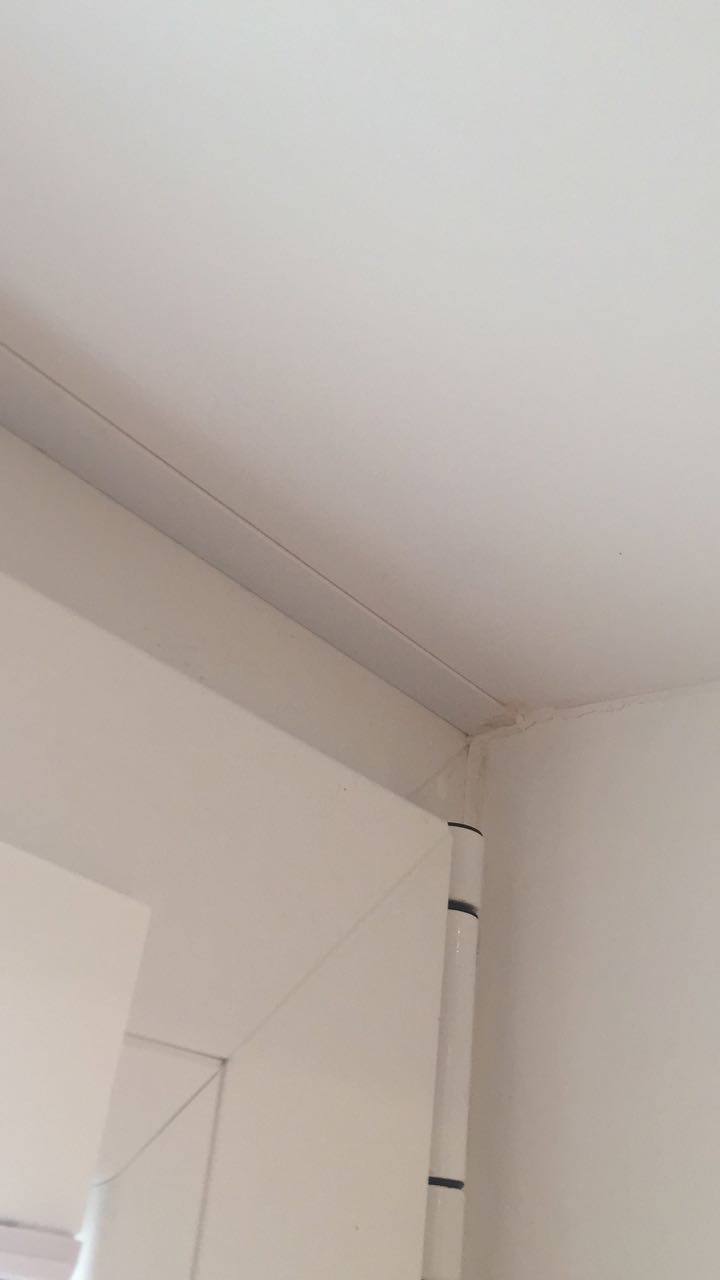 oeffnen-eines-rollladenkastens-257526-3.jpg
