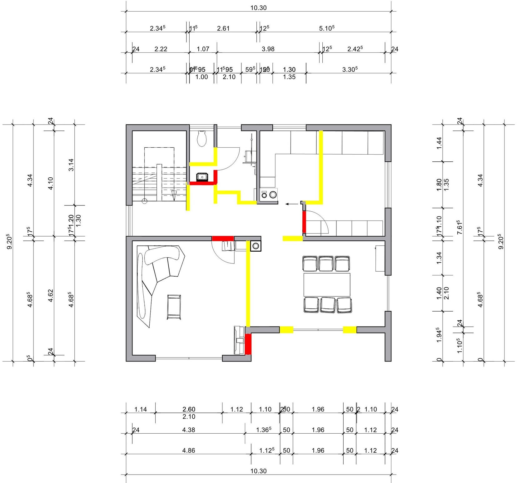 Grundriss eines Wohnhauses: Wohnzimmer, Küche, Essbereich, Treppe; gelbe und rote Markierungen.