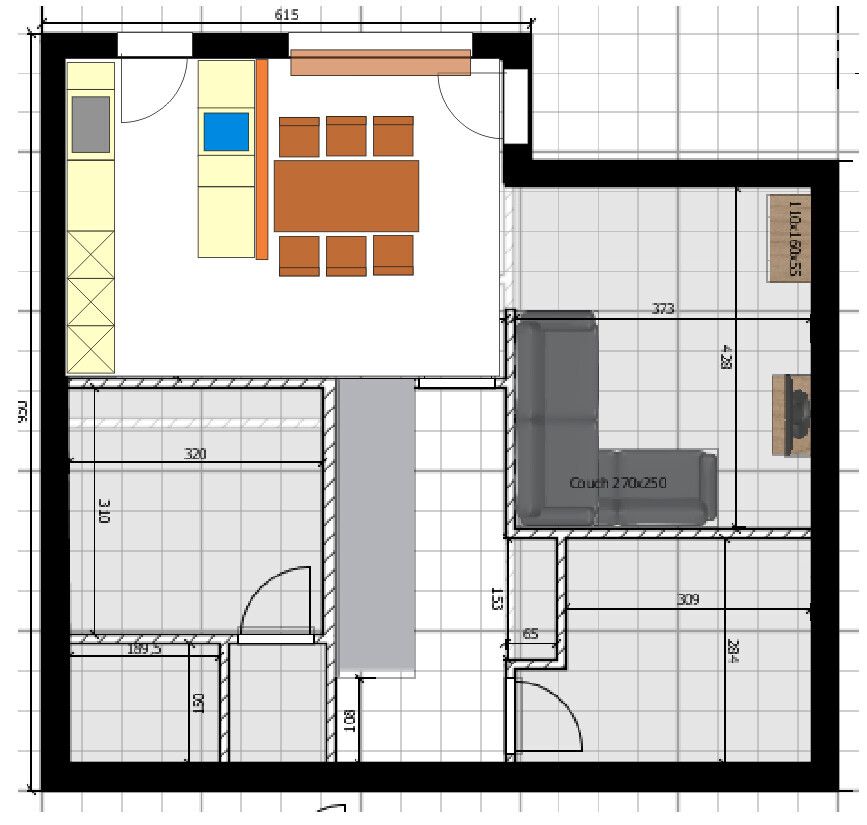 Grundriss eines Wohn- und Essbereichs: Küche links, Esstisch, Sofa rechts, Flur.