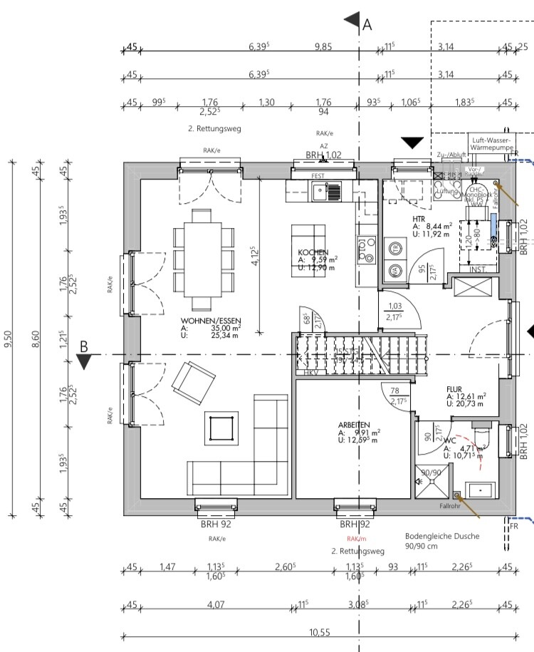 Grundriss eines Wohn- und Arbeitsbereichs: Küche, Wohnzimmer/Essbereich, Arbeitszimmer, Flur, Treppe.