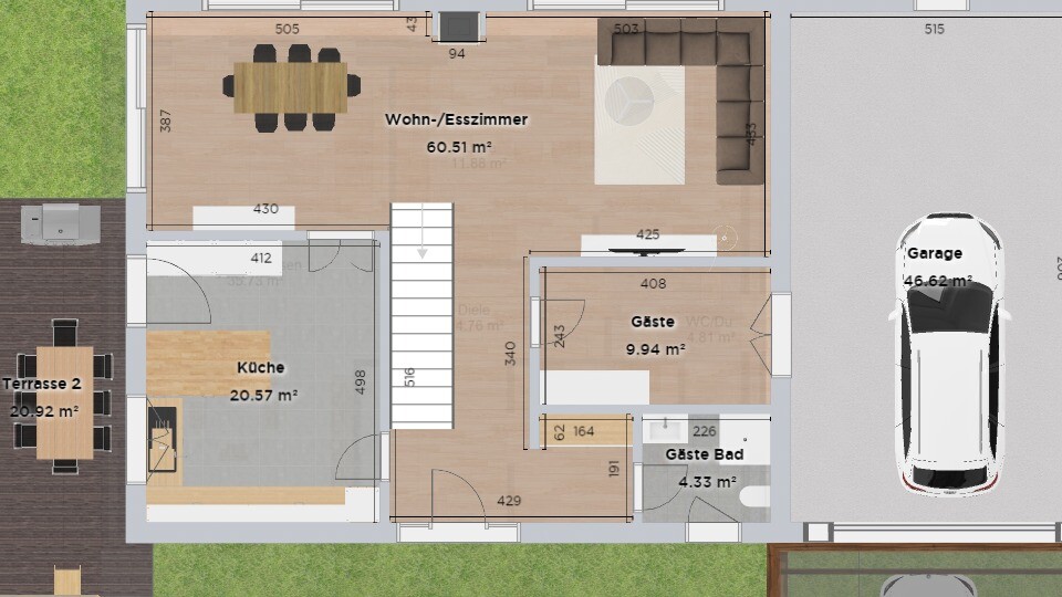 Grundriss eines Hauses: Wohn-/Esszimmer, Küche, Gästezimmer, Garage mit Auto, Terrasse.