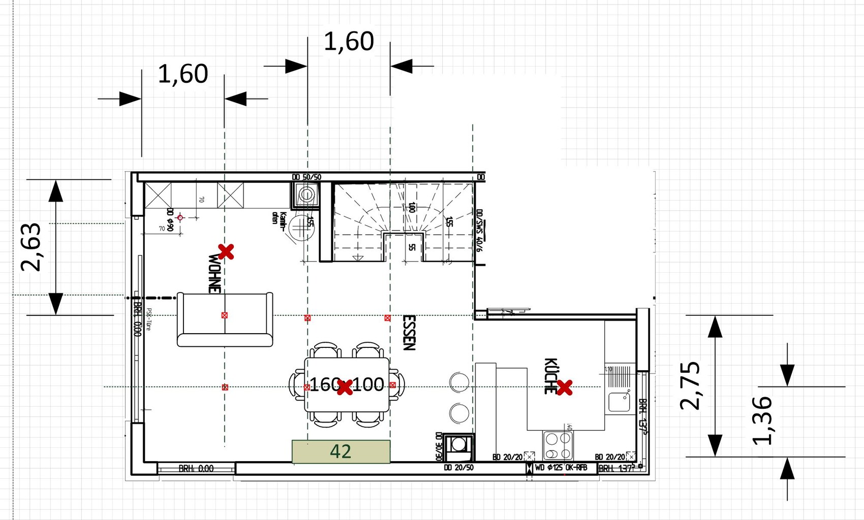 Grundriss eines offenen Apartments: Wohnzimmer, Essbereich, Küche mit Insel, Treppe.